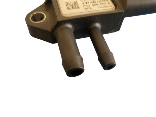 (.) NEW & GENUINE AUDI VW , DPF PRESSURE EXHAUST SENSOR 059906051A