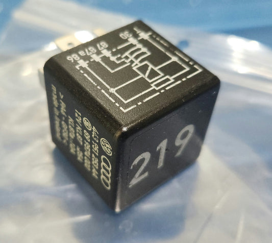 Genuine Volkswagen no.219 Relay 443951253AA , VW/Audi.New