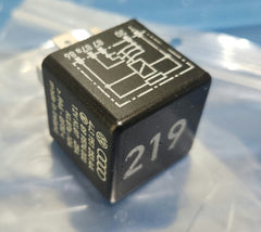 Genuine Volkswagen no.219 Relay 443951253AA , VW/Audi.New – OEM  – 