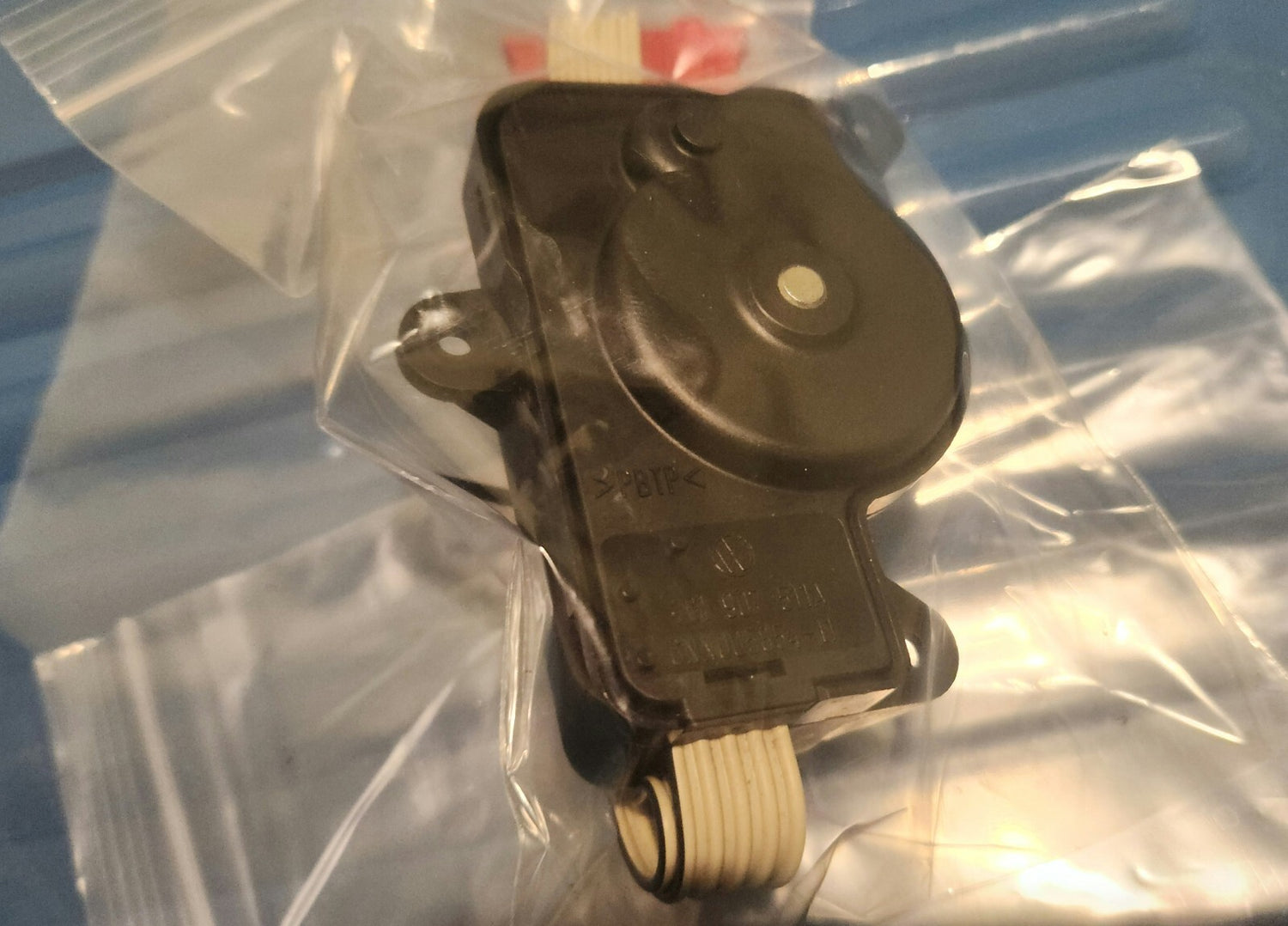 Genuine.VW T4 Multivan Climatronic Actuator Temperature Flap 701907511A New.